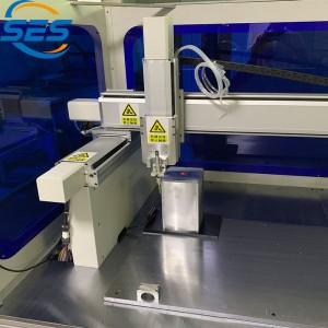 Vertikální LED světelný dávkovač