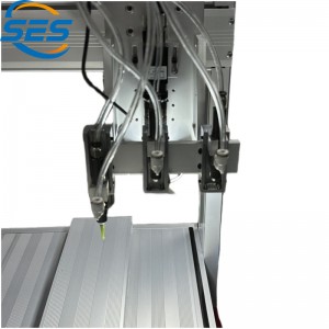 Automatizovaný dávkovací strojna dřevěné hračky