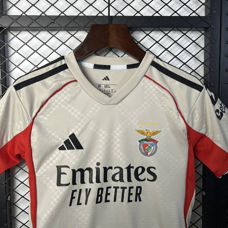 25/26 dětí Benfica Away Velikost: 16-28