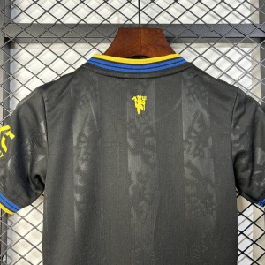 25/26 dětí m-U třetí velikosti 16-28